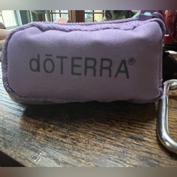DŌTERRA ESSENTIAL OILS TRAVEL KEY CHAIN New - Picture 2 of 4
